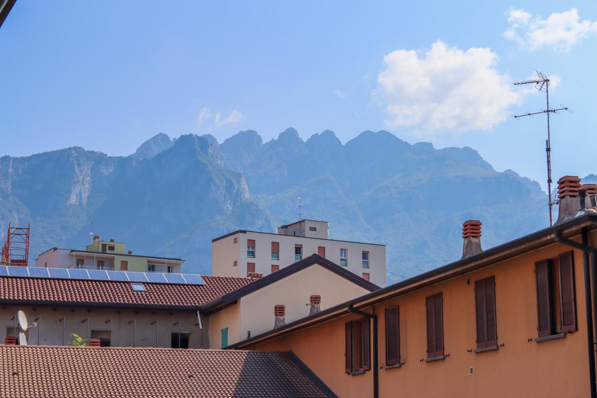 Апартаменты Casa Ardo Wifi & Free Parking In Lecco Center Экстерьер фото
